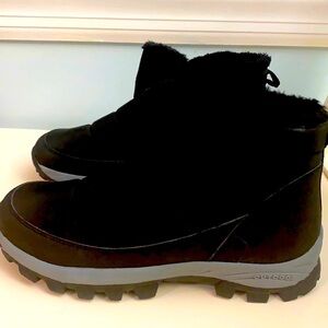 NWOT Women’s Camel Crown Black Nylon Upper All Weather Boot Size 7